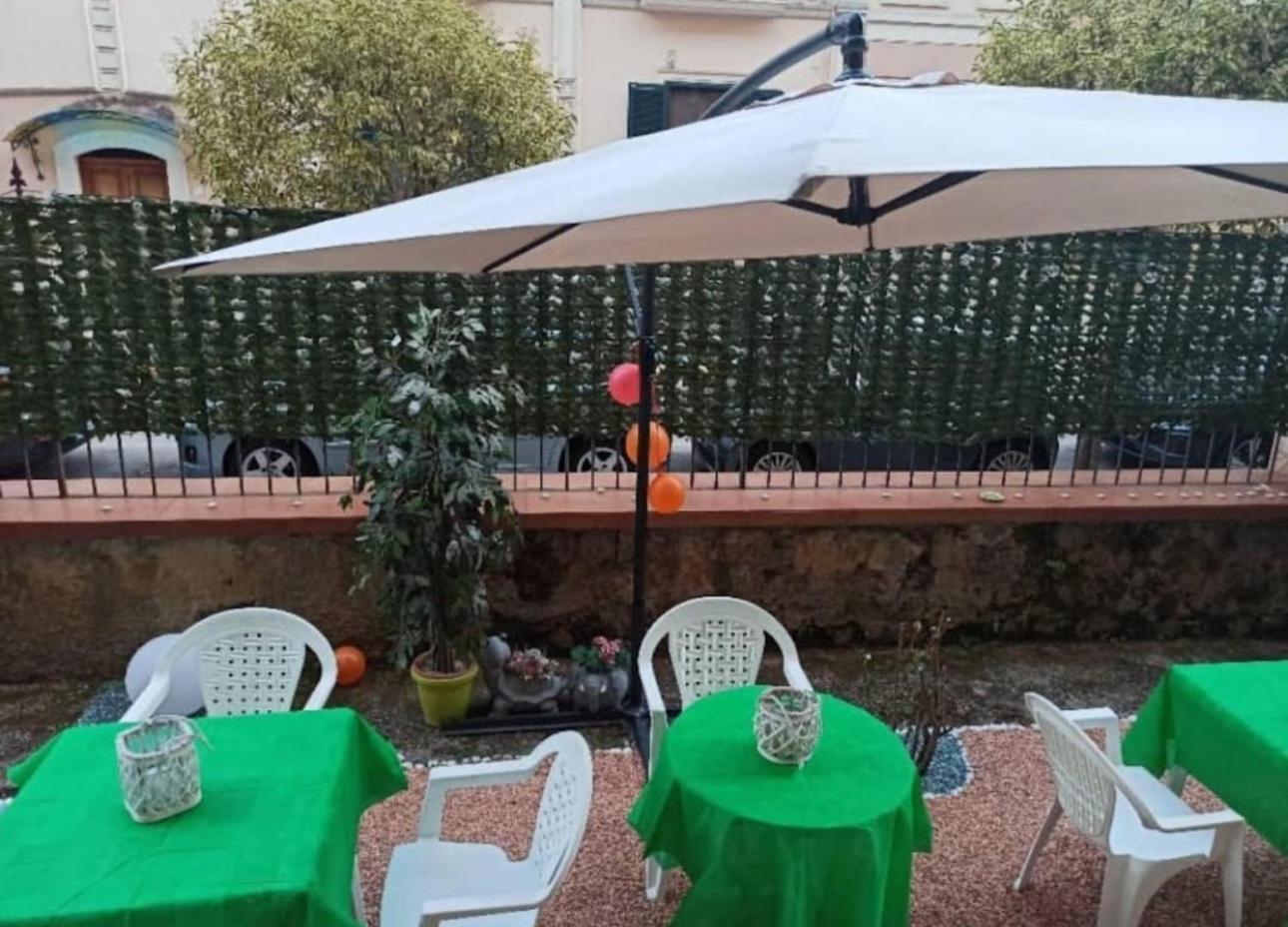 Home Josephine, A Due Passi Dalla Reggia Caserta Eksteriør billede