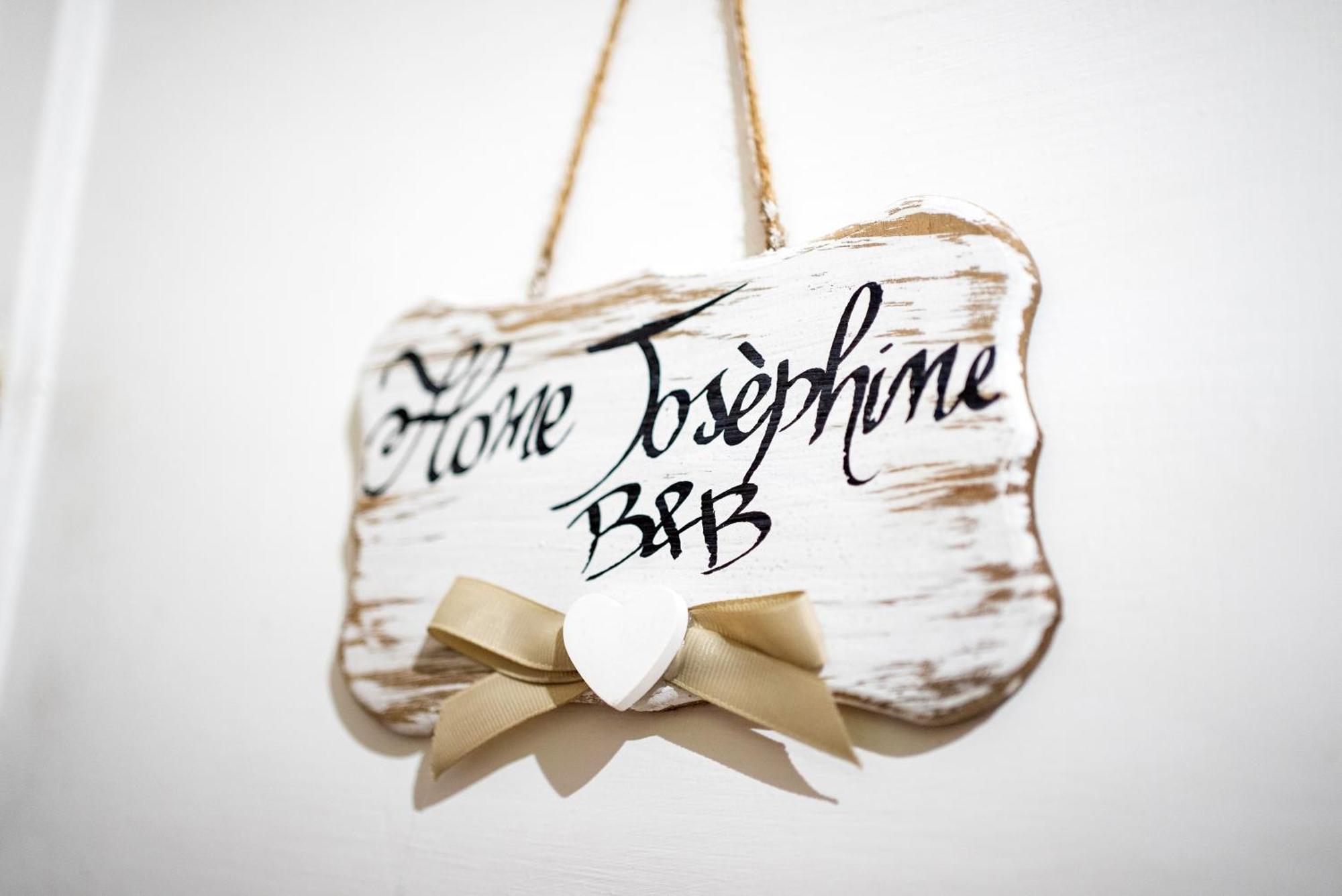 Home Josephine, A Due Passi Dalla Reggia Caserta Eksteriør billede