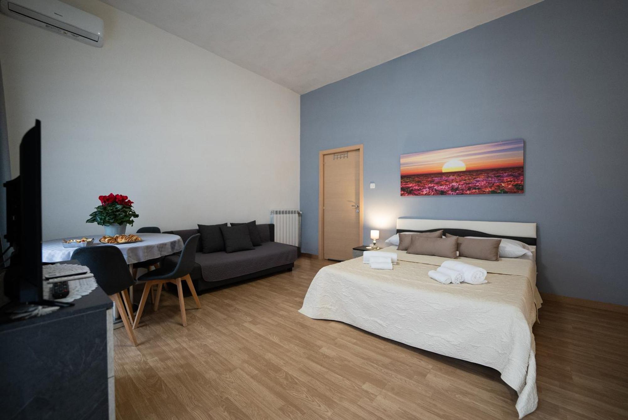 Home Josephine, A Due Passi Dalla Reggia Caserta Eksteriør billede